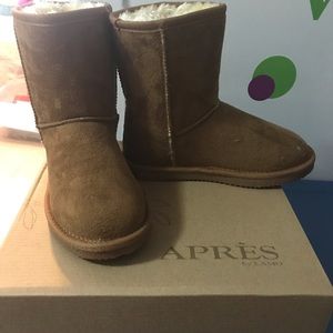 Kids size 1 boots